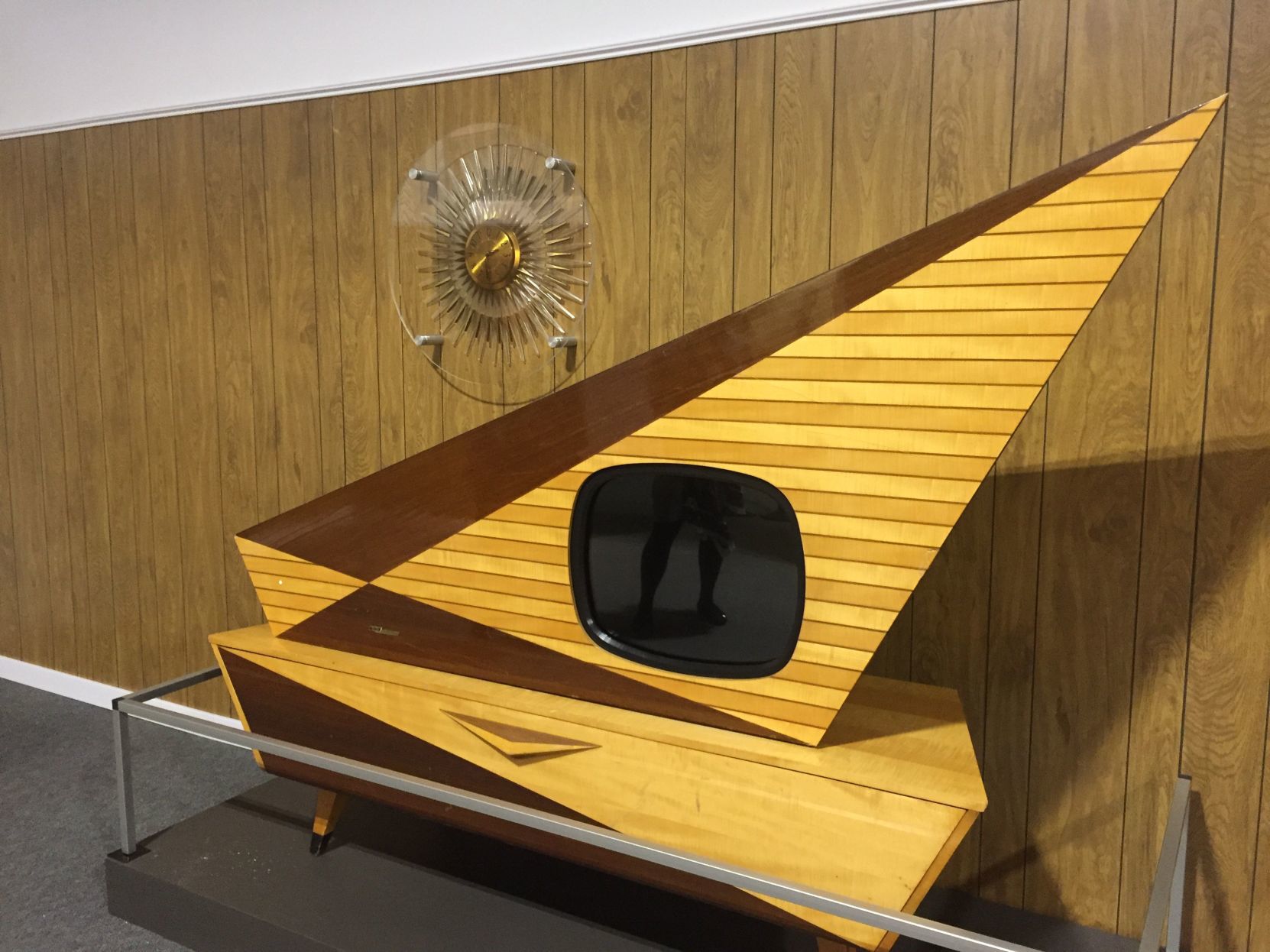 Kuba Komet television console